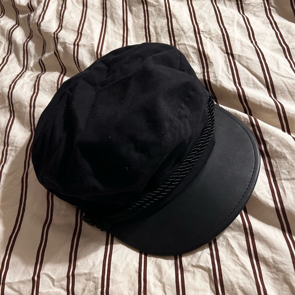 Black Messenger Boy Hat